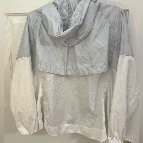 Women’s Nike windbreaker white/silver-grey - Picture 4 of 4